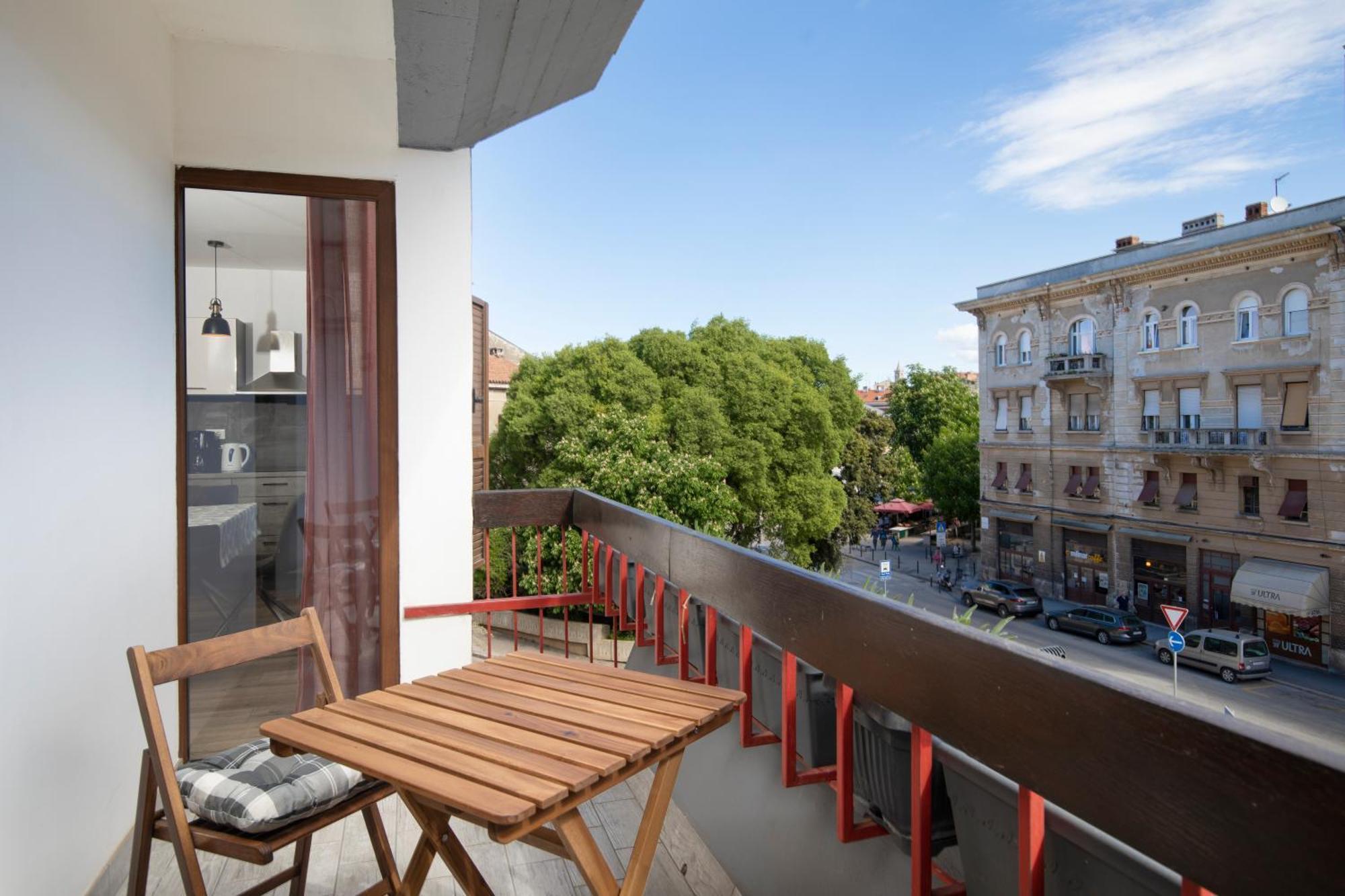 City Market Apartments Pula Exterior photo