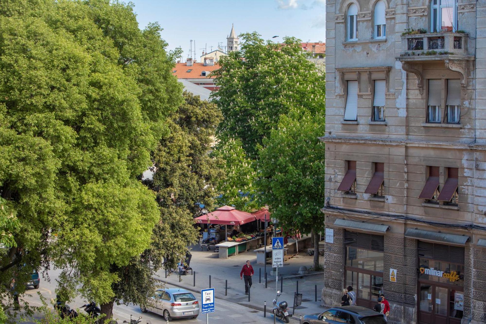City Market Apartments Pula Exterior photo